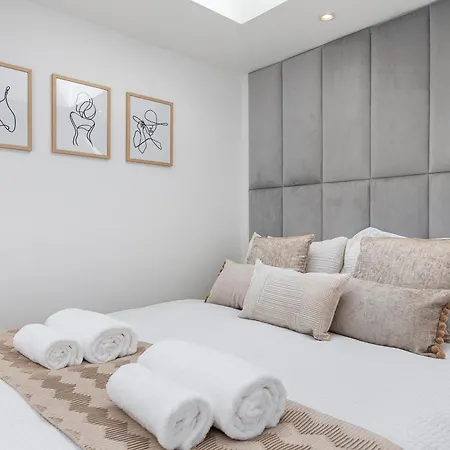 Flat In Queens Park
